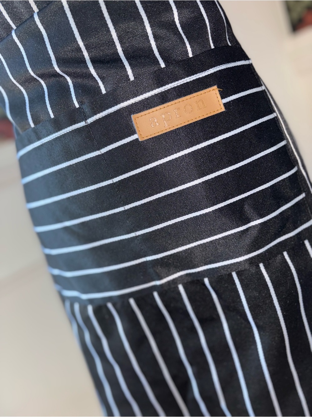 NWOT Adjustable Black Pinstripe Apron Chef Kitchen - Picture 5 of 7